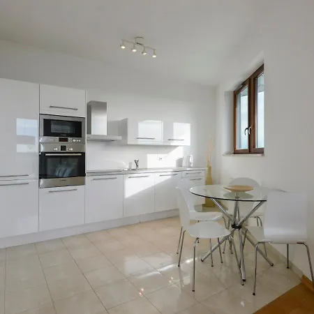 아파트 Sea Towers